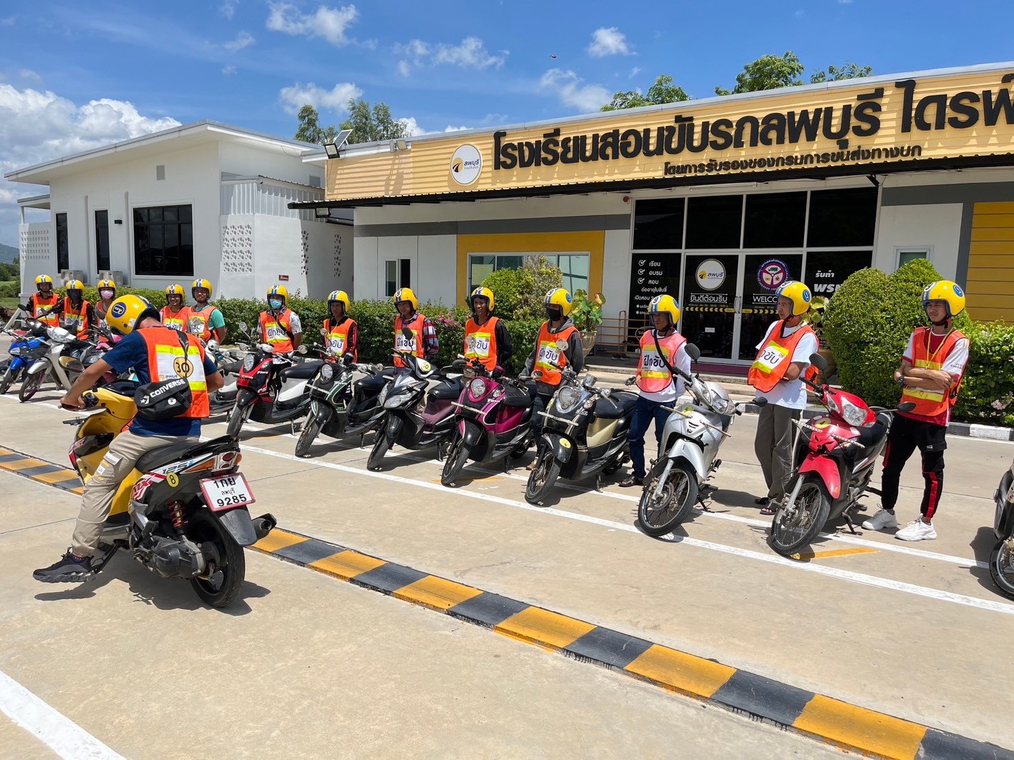 สนามฝึกมอเตอร์ไซค์กลางแจ้ง